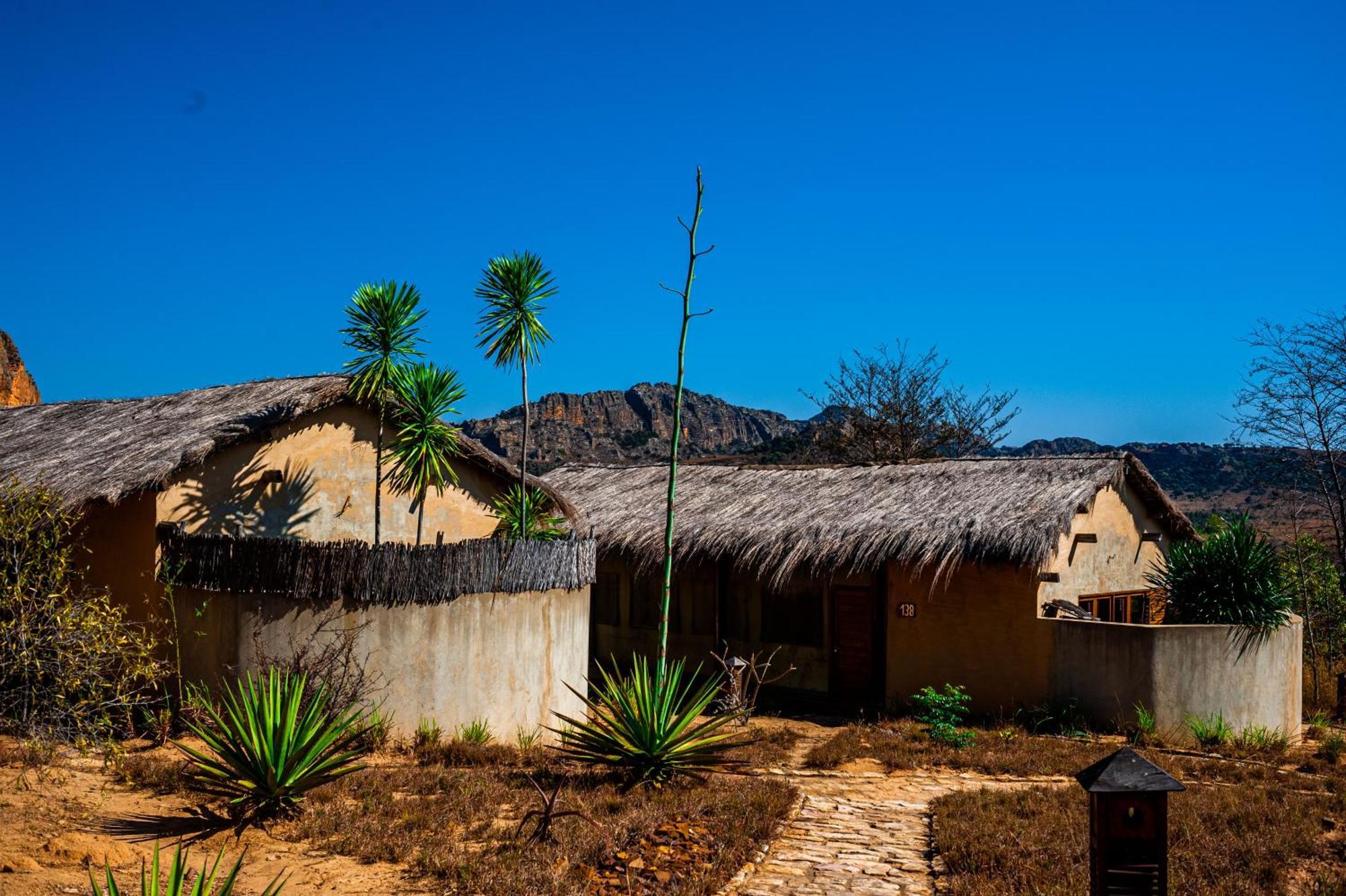 Satrana Lodge Ranohira Exterior foto