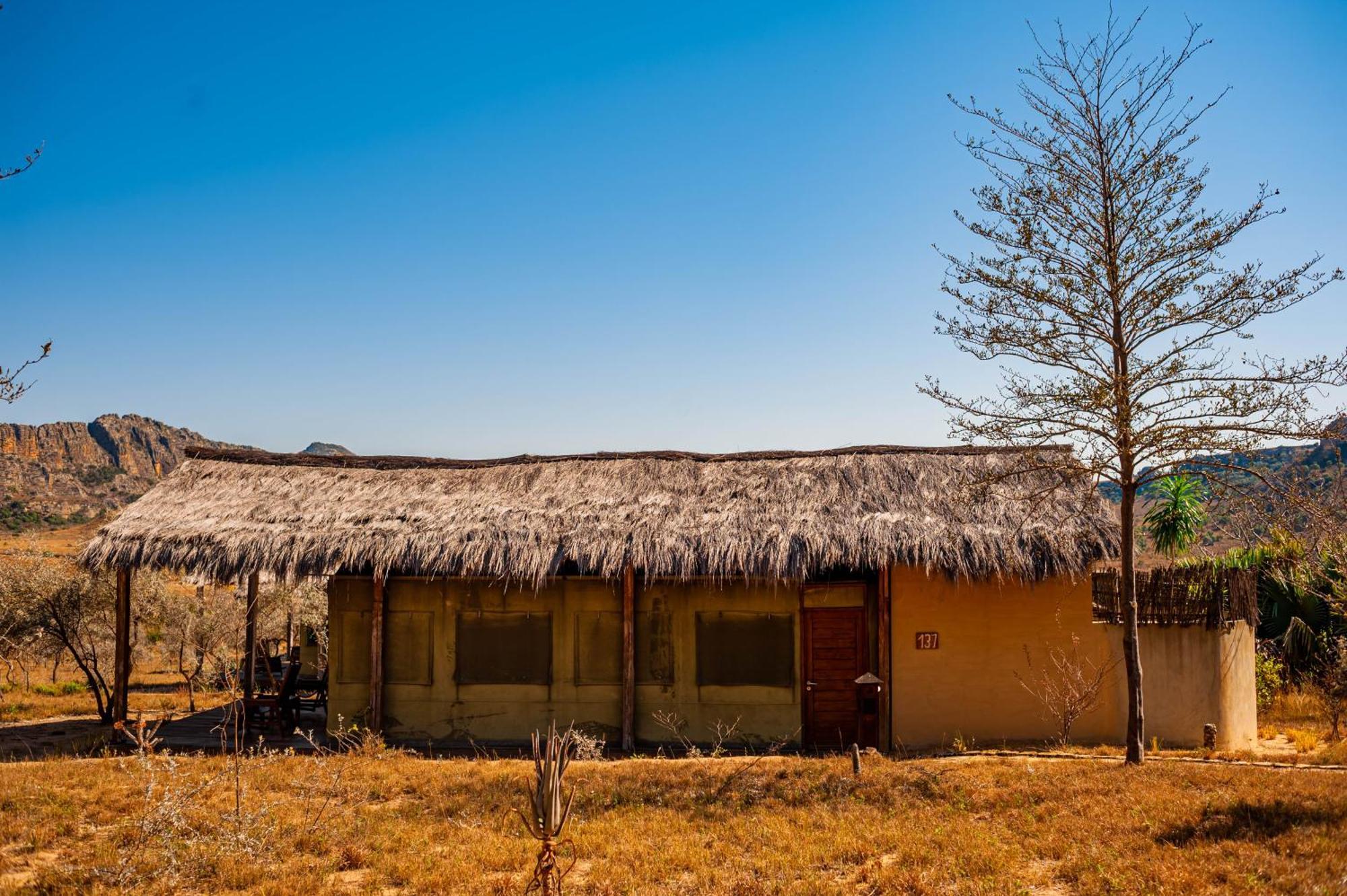 Satrana Lodge Ranohira Exterior foto