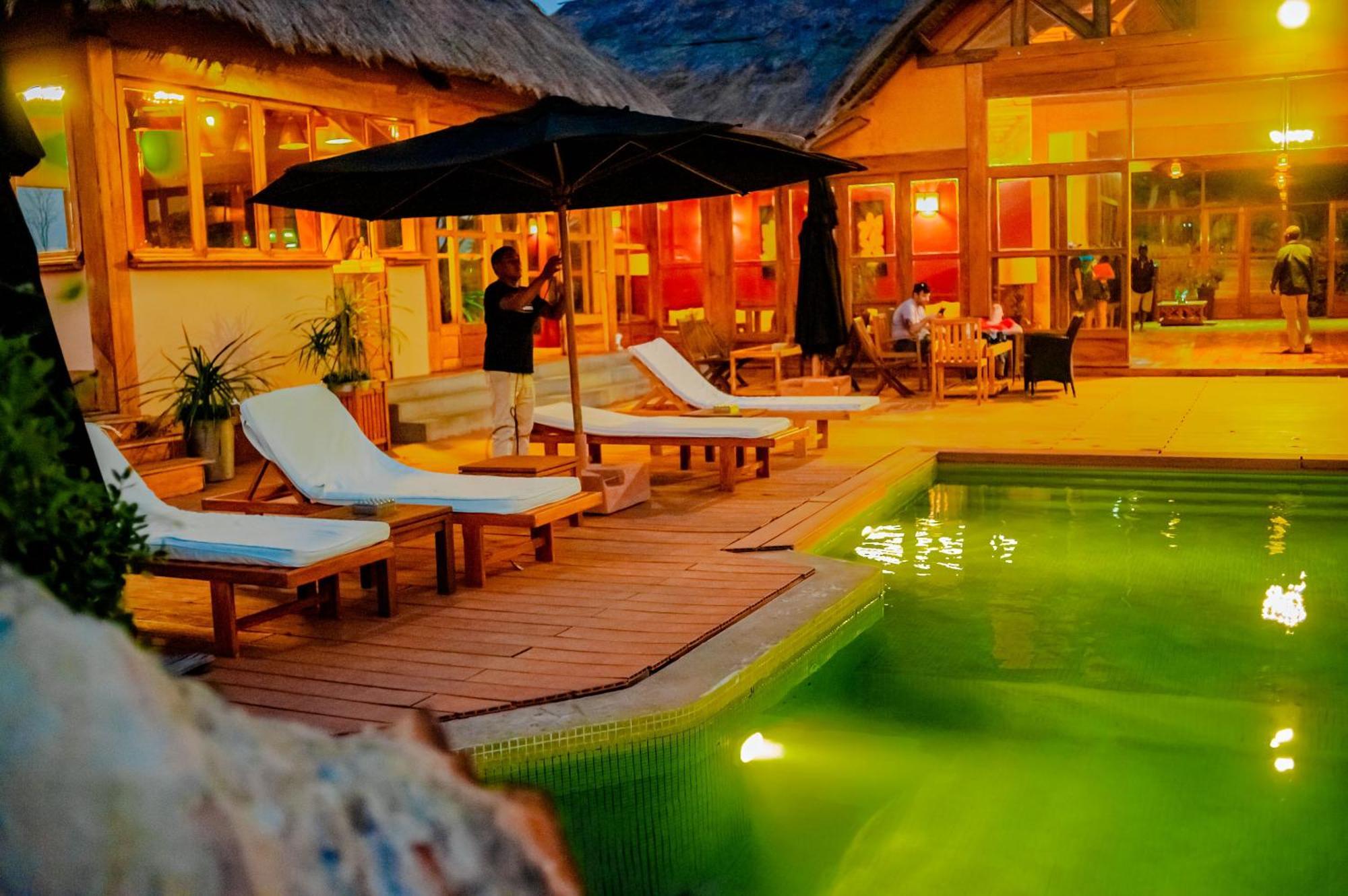 Satrana Lodge Ranohira Exterior foto